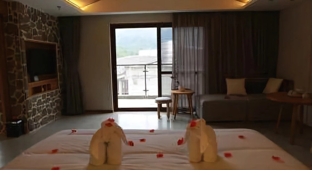 Qiliping Peninsula Hotel, Varaa Hotelli Hotellit Sichuan pysäköinnillä, Pysäköinti