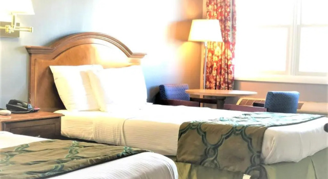 Четырёхместный номер Deluxe Countryside Inn Richmondville
