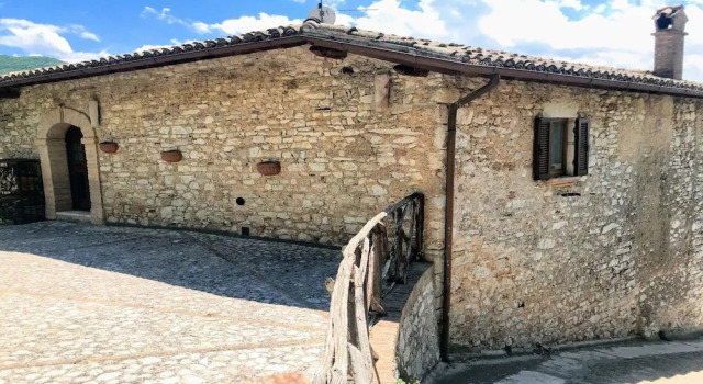 Luxury Silvignano Poolside Villa, Spoleto 8 km, Rome 1 Hr