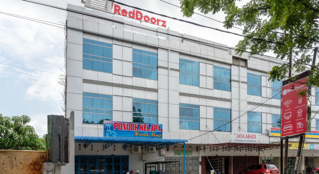 RedDoorz near Manhattan Square Medan, Rezerwuj Hotel Medan Sumatra