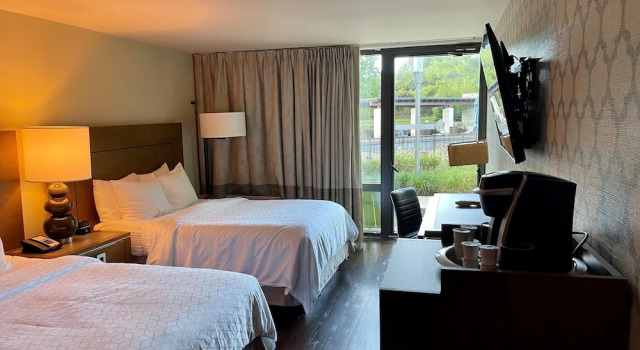 Четырёхместный номер Standard с видом на бассейн Hotel Indigo Long Island - East End by IHG