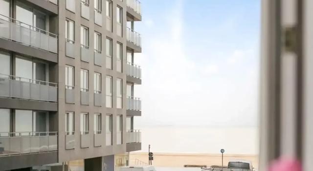 Cozy Apartment With Sea-view 1 min From Beach, Prenota Appartamento Heist 
