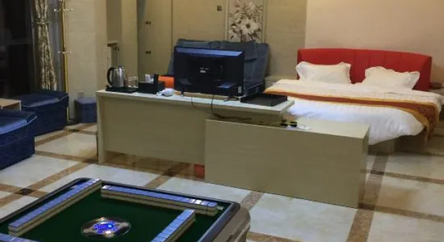 Люкс Deluxe Junshang Holiday Hotel (Wuhu Wanchun Commercial Plaza Fangte Branch)