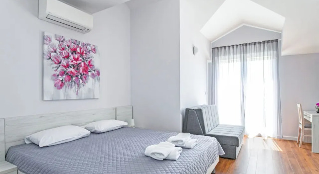 Newly Built Modern Apartment With Private Terrace and sea View, Забронировать Апартаменты/квартира Отели Пировац с парковкой, Парковка