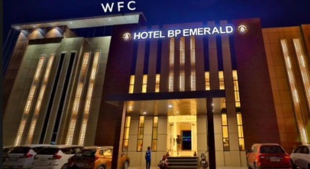 Hotel B P Emerald, Mathura, Забронировать Отель Отели Матхура с завтраком, Завтраки