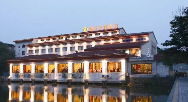 Yuanzheng Shennong Hotel, Забронировать Отель Отели Цзянган с парковкой, Парковка