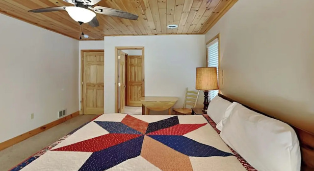 Коттедж Lakeview Cottage