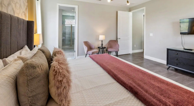 Near Theme Parks, fun Filled Home With Harry Potter Bedroom, & Private Pool, Book Feriehus Villaer i Florida, Villa