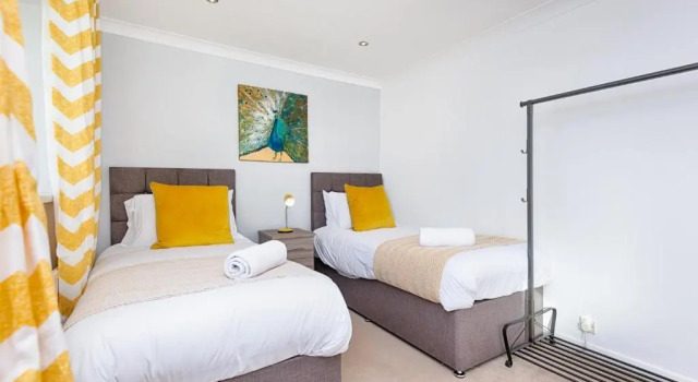 Коттедж 4BR Home with En-Suites in Swansea