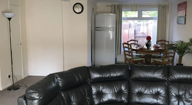 Коттедж с 3 комнатами Three Bedroom House in Basildon