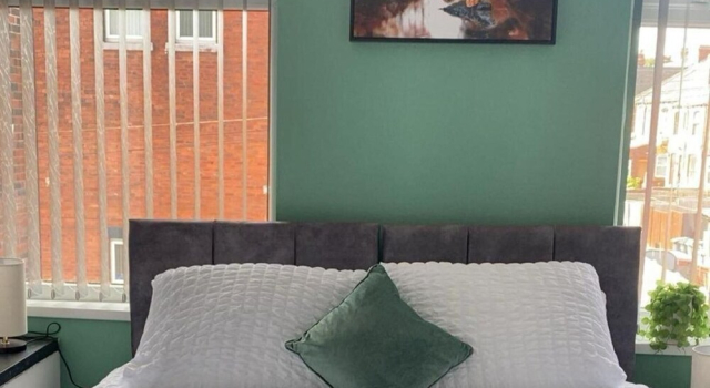 2 Bed Flat - Sleeps 5 - Parking - Wifi, Varaa Huoneisto Asunnot kohteessa Merseyside, Huoneisto