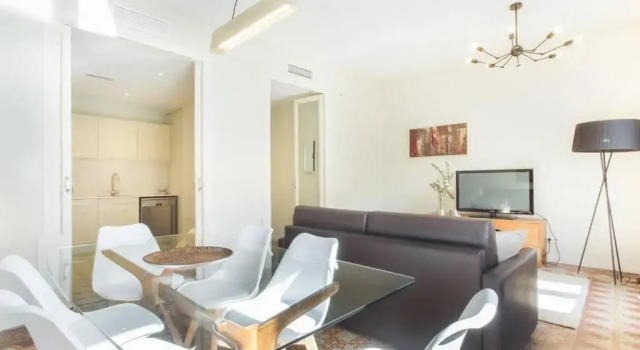 4bedroom apartment with a balcony in Las Ramblas 3 2, Забронировать Апартаменты/квартира Барселона провинция Барселона, рядом с Приход Св. Августина