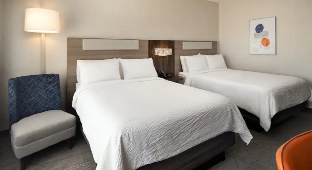 Четырёхместный номер Standard Holiday Inn Express & Suites Fresno Airport by IHG