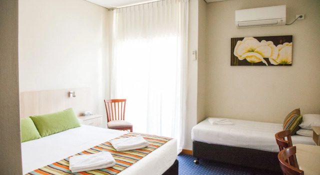 Четырёхместный номер Standard Tudor Inn Newcastle