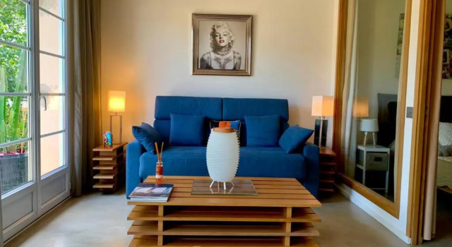 St Tropez T2 central, Забронировать Апартаменты/квартира Отели Сен-Тропе с парковкой, рядом с Cimitière Marin, Парковка