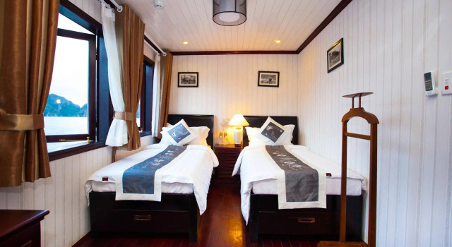Phoenix Luxury Cruise Halong