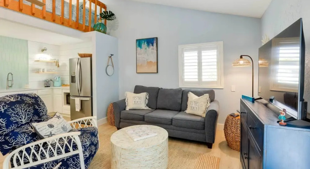 Коттедж c 1 комнатой Tropical Cottage < 2 Mi to Hobe Sound Beach!
