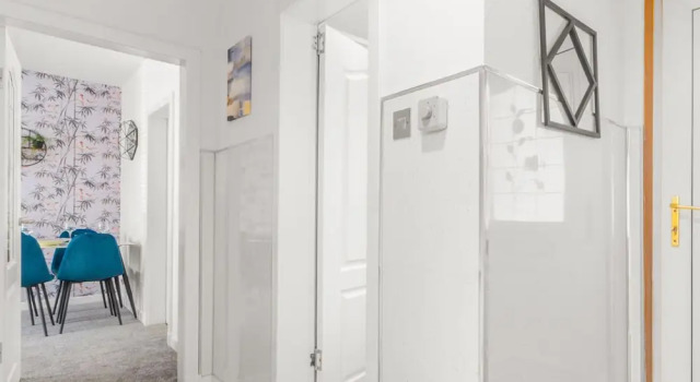 One Bedroom Apartment by Klass Living Serviced Accommodation Hamilton - Back'O'Barns Apartment With WiFi