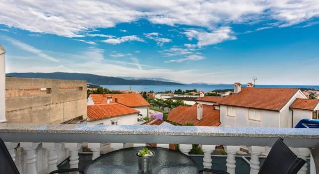 Apartment & rooms Ivica, Varaa Huoneisto Hotellit Kvarner Islands uima-altaalla, Uima-allas