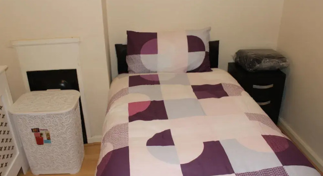 Lovely 4 Bed House London, Забронировать Дом для отпуска Коттеджи Большого Лондона, Коттедж