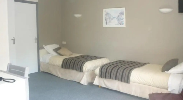 Четырёхместный номер Standard Logis Hotel Le Relais du Serre