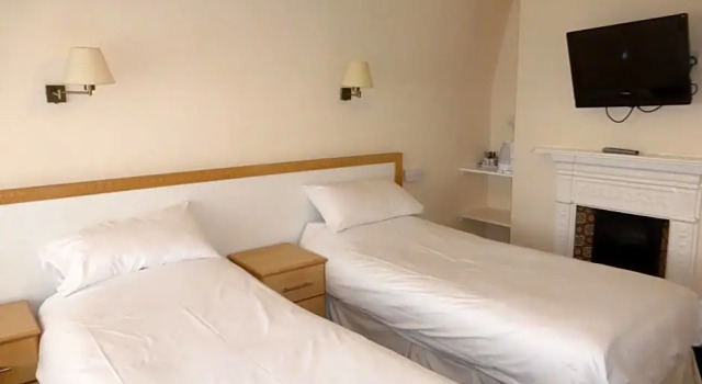 Marple Cottage Guest House, Забронировать Гостевой дом Отели Большого Лондона с парковкой, Парковка