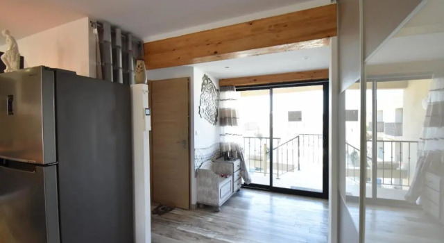 T2 vue canal et remparts d'Aigues Mortes, Book Hotel Aigues-Mortes Camargue