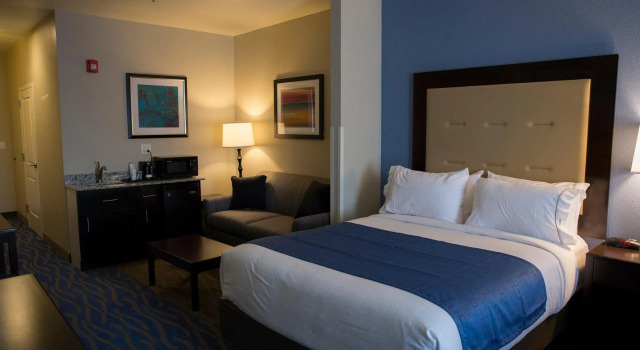 Люкс Holiday Inn Express and Suites Edwardsville by IHG