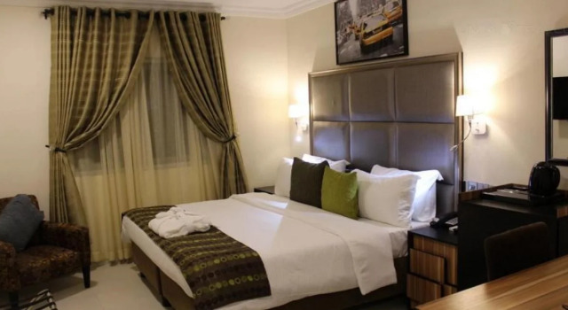 Class Suites Signature