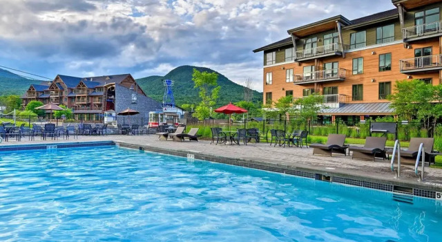 Апартаменты Ski-in Resort Family Condo w/ Deck at Jay Peak!