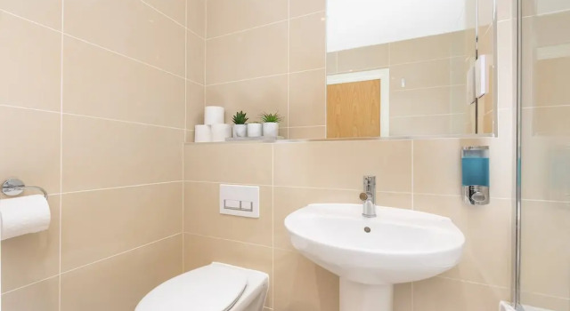 Апартаменты с 3 комнатами Skyvillion 2bed Enfield Flat W Balcony - Parking