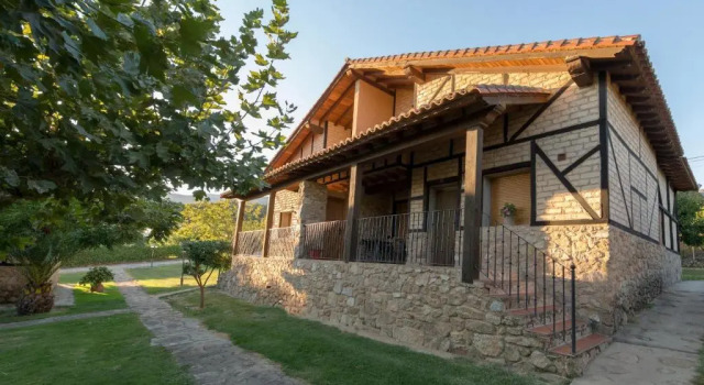 Коттедж с 3 комнатами Las Cabañas de La Vera