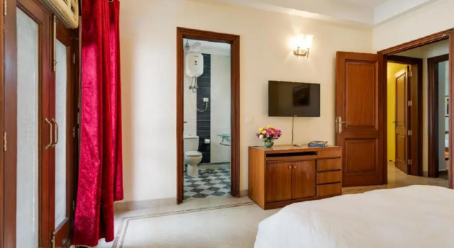 Апартаменты Hostie Aarna-4 BR apt near Moolchand/Apollo, S. Delhi