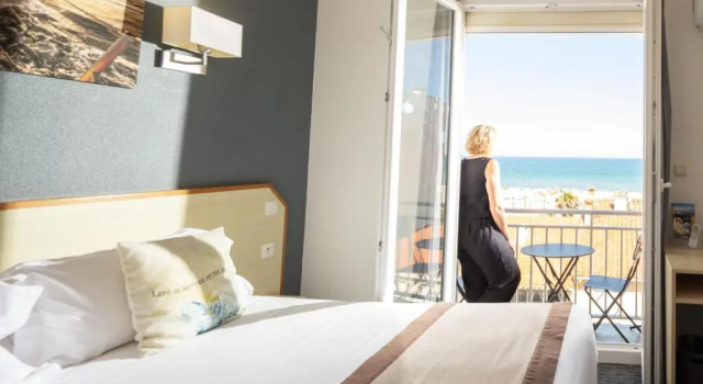 Двухместный номер Standard с балконом и с видом на море Le Regina Hôtel et restaurant Canet-plage