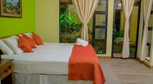 Двухместный номер Executive с видом на озеро Banana Palms Hotel