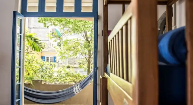 Кровать в общем номере (женский номер) с балконом Ipanema Beach House
