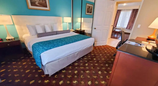 Люкс с 2 комнатами Howard Johnson by Wyndham Pasadena