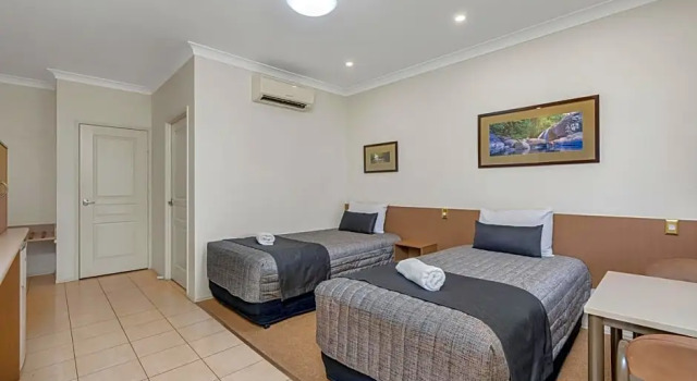 Camera Standard Midlander Motor Inn