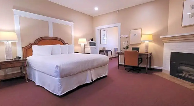 Номер Deluxe Butterfly Grove Inn