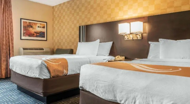 Четырёхместный номер Standard с балконом Quality Inn & Suites Mall of America - MSP Airport