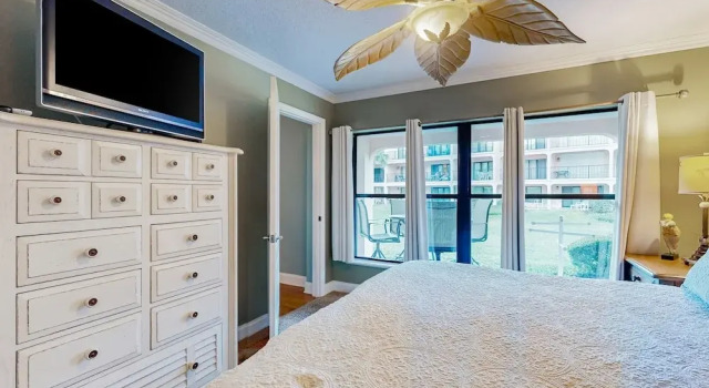 Oceanfront Community w/ Pool, Walk to Beach! condo, Забронировать Отель Сент-Огастин Saint Augustine Area, рядом с Butler Beach