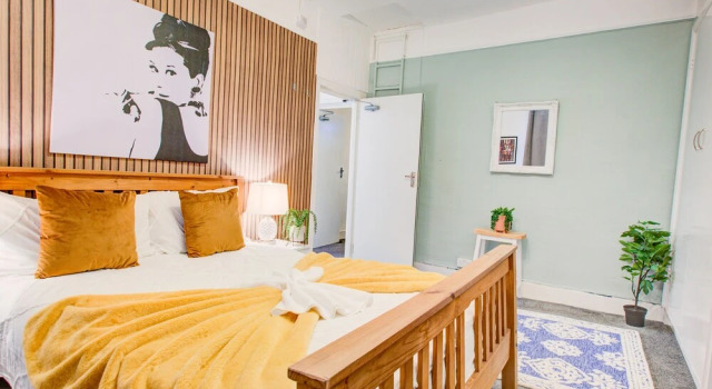 2-bedroom and Living Room Budget Apartment, Забронировать Апартаменты/квартира Брент , рядом с Бейкер стрит