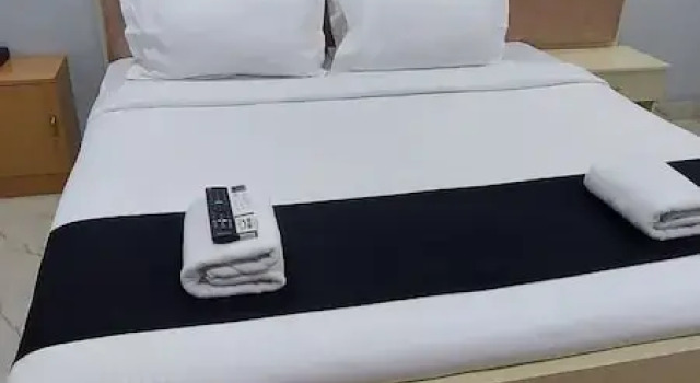 Golden Premier Hotel near SR Nagar, Rezerwuj Hotel Hajdarabad 