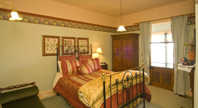 The Duck House, Book Hotel Burnie Tasmania