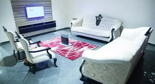 Lamonde Bysomwhere, Rezerwuj Hotel Jos 