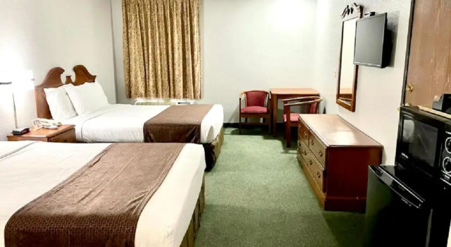 Четырёхместный номер Standard Star City Inn & Suites