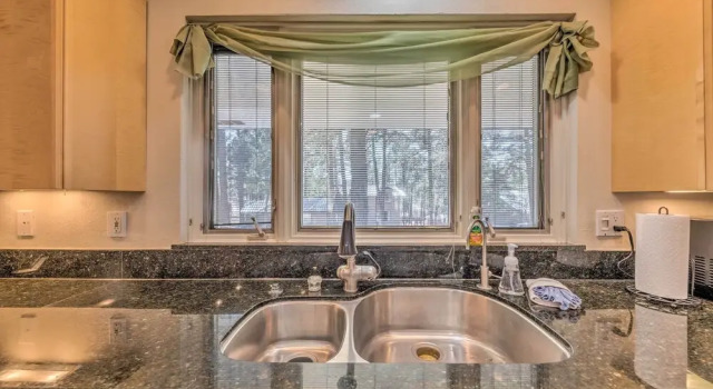 Ruidoso Getaway w/ Deck - 16 Mi to Ski Apache, Varaa Lomakoti Ruidoso New Mexico