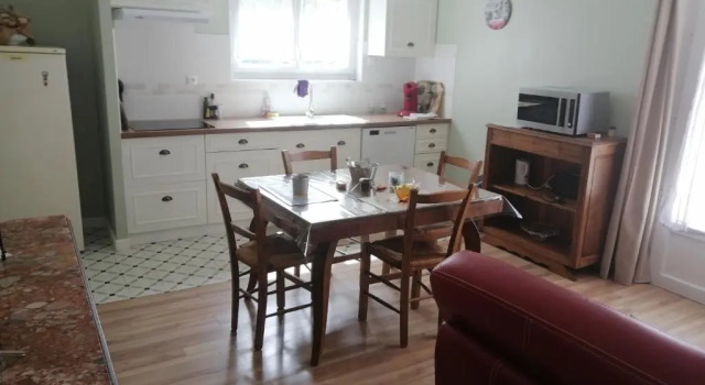 La maison de 6Fran appartement 2 chaleureux et calme ambiance familiale, Book Apartment Hotels in Valros with Parking, Parking