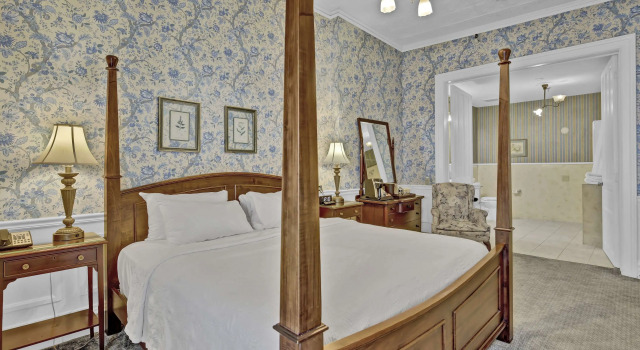 Двухместный номер Standard St James Hotel