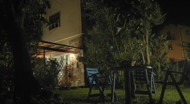 Апартаменты Appartamento con veranda, giardino e piscina